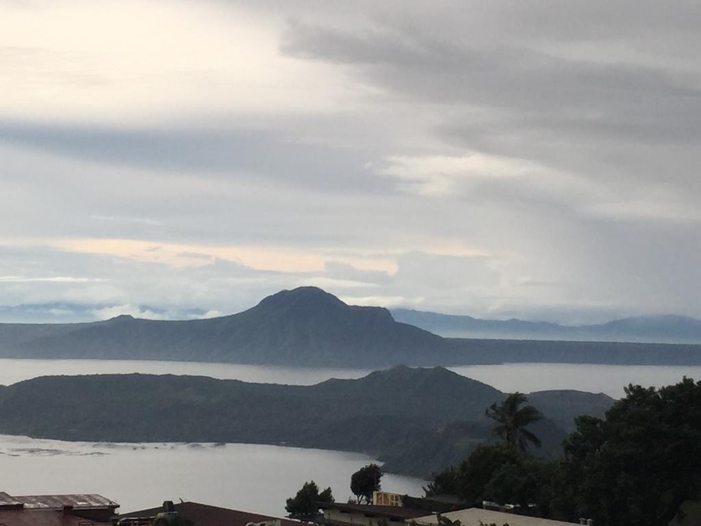 Ron'S Condo Overlooking The Lake Tagaytay City Exteriör bild